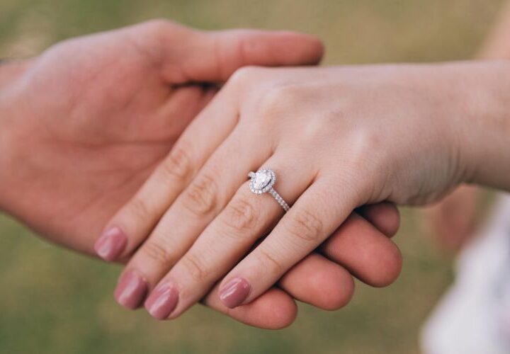 7 Things You Should Know Before Buying an Engagement Ring Online