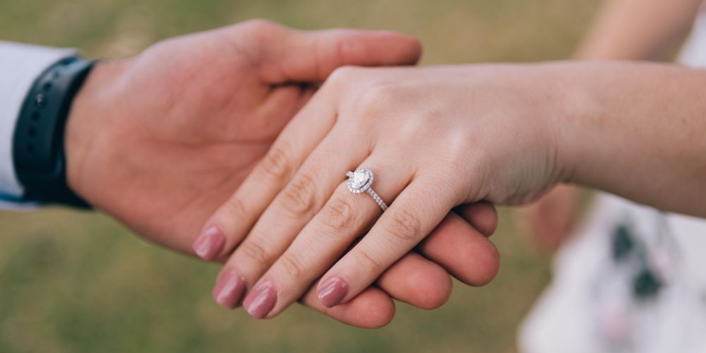 7 Things You Should Know Before Buying an Engagement Ring Online