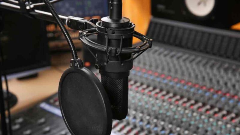 A Guide To Business Radio: What Is It?