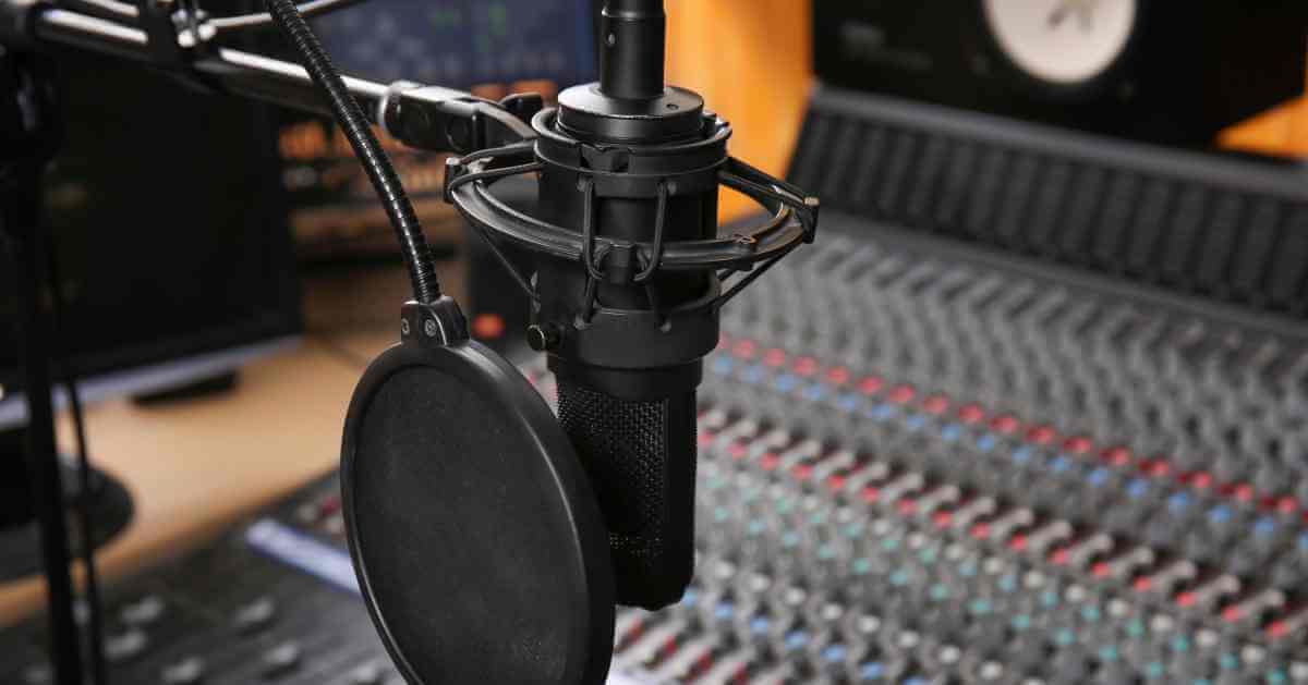 A Guide To Business Radio: What Is It?